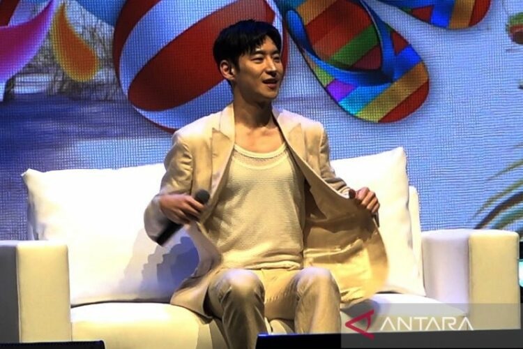 Aktor Korea Lee Je-Hoon saat